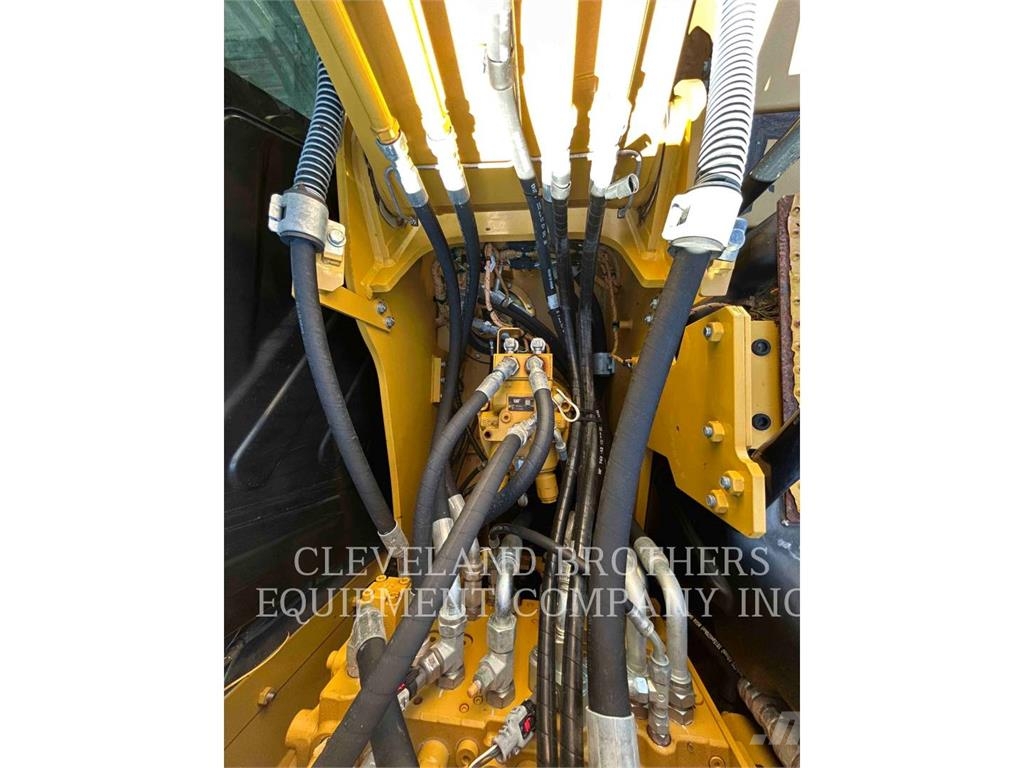 CAT 313-07 حفارات زحافة