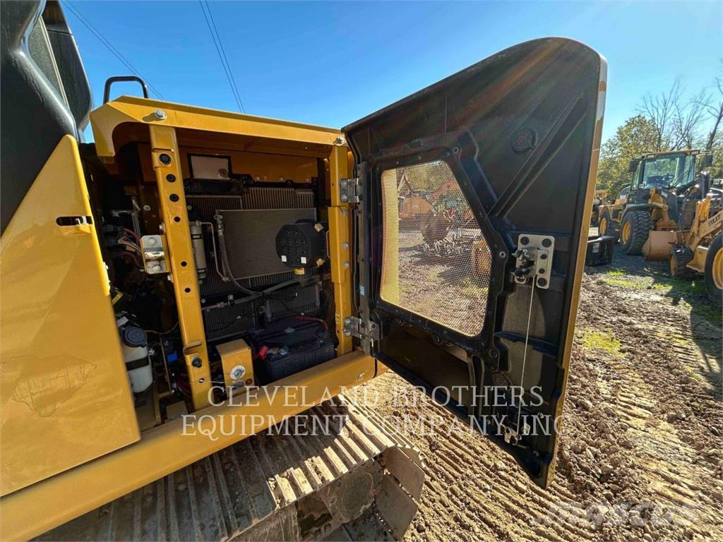 CAT 313-07 حفارات زحافة