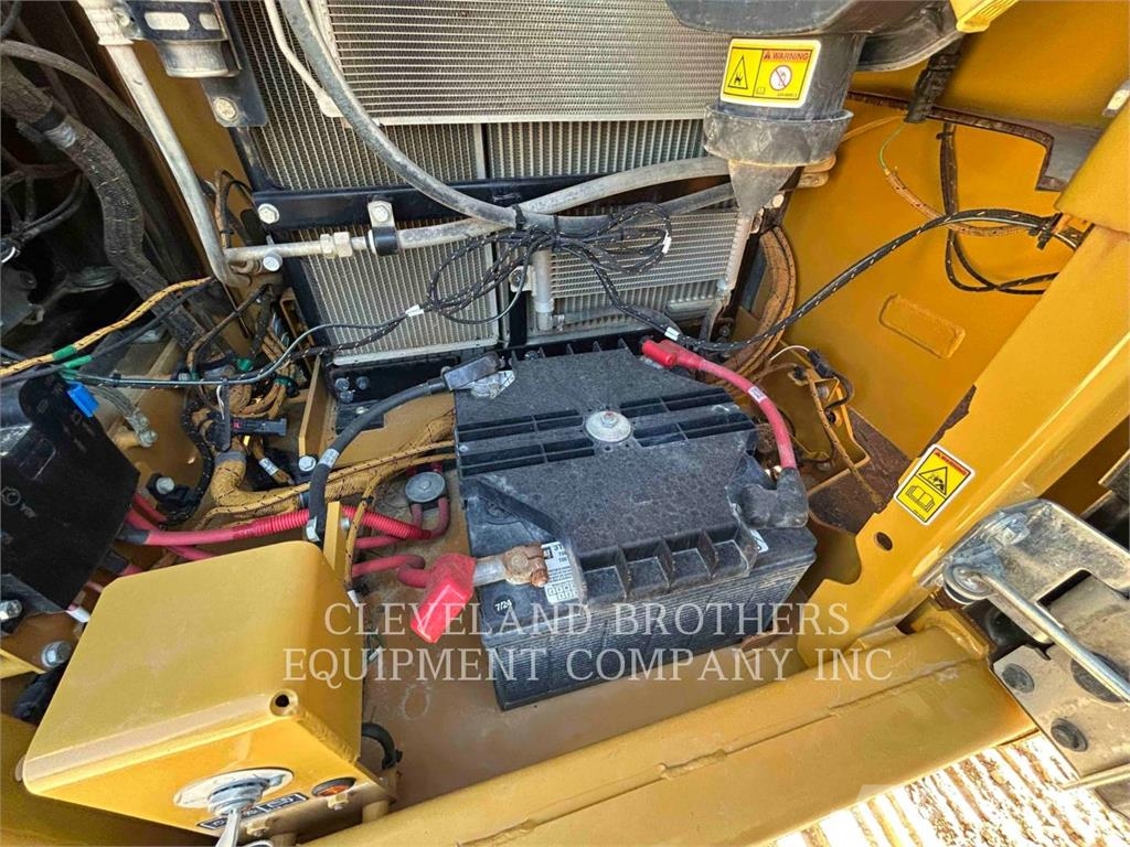 CAT 313-07 حفارات زحافة