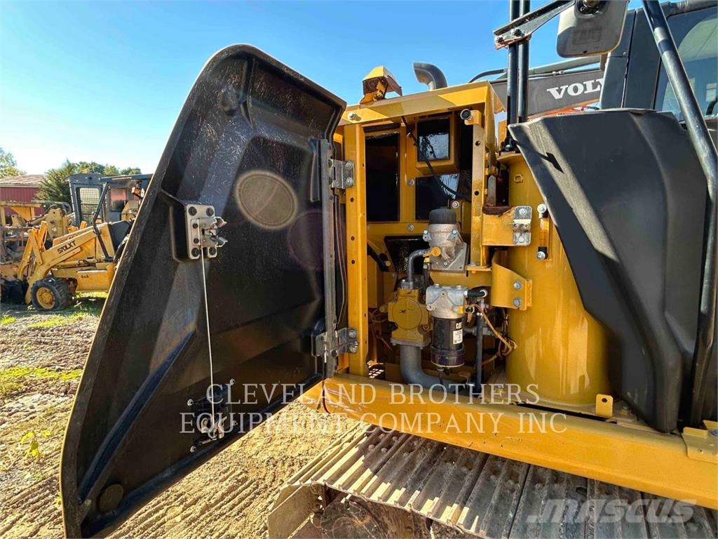 CAT 313-07 حفارات زحافة