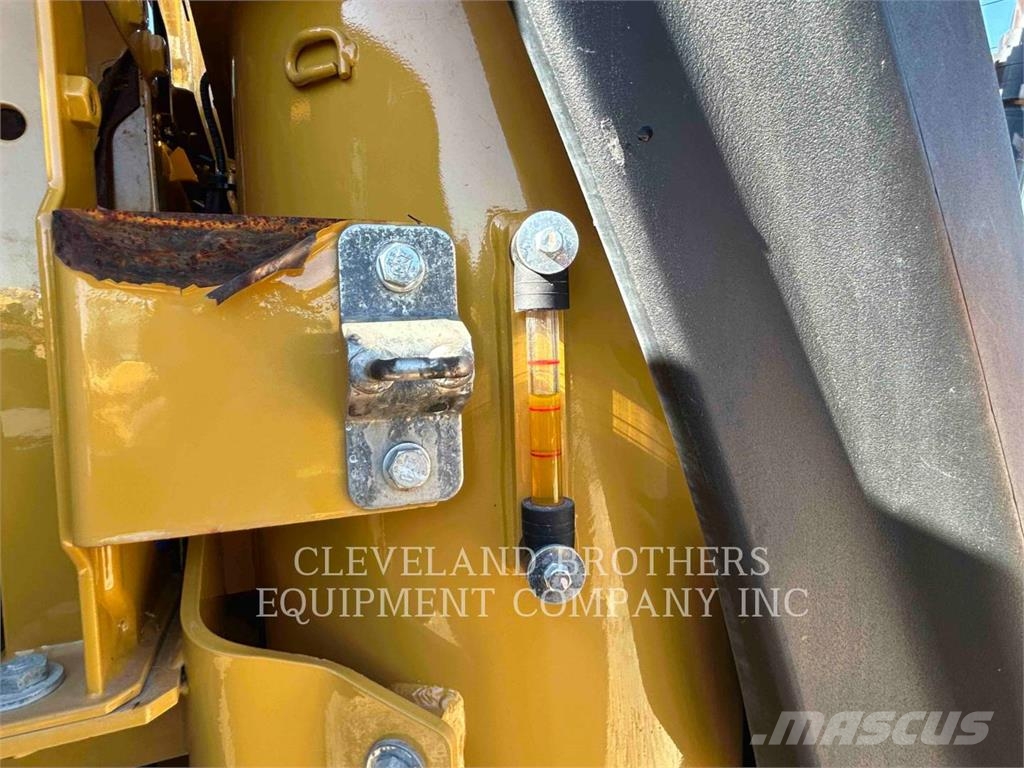 CAT 313-07 حفارات زحافة