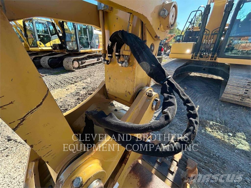CAT 313-07 حفارات زحافة