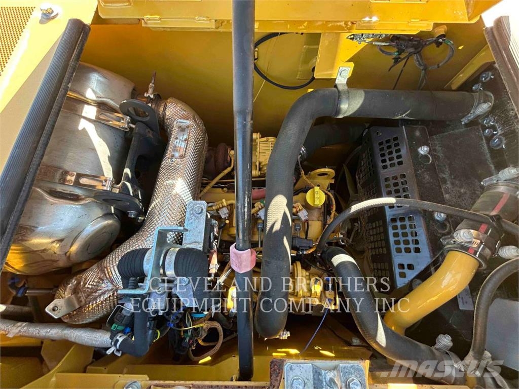 CAT 313-07 حفارات زحافة