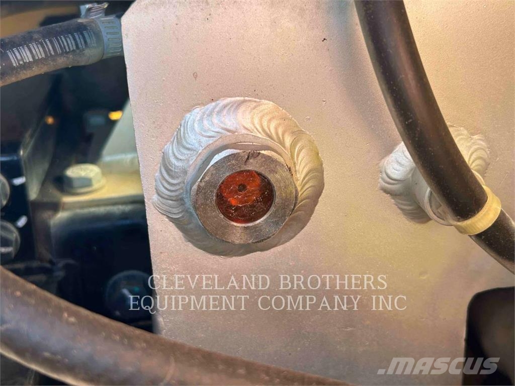 CAT 313-07 حفارات زحافة
