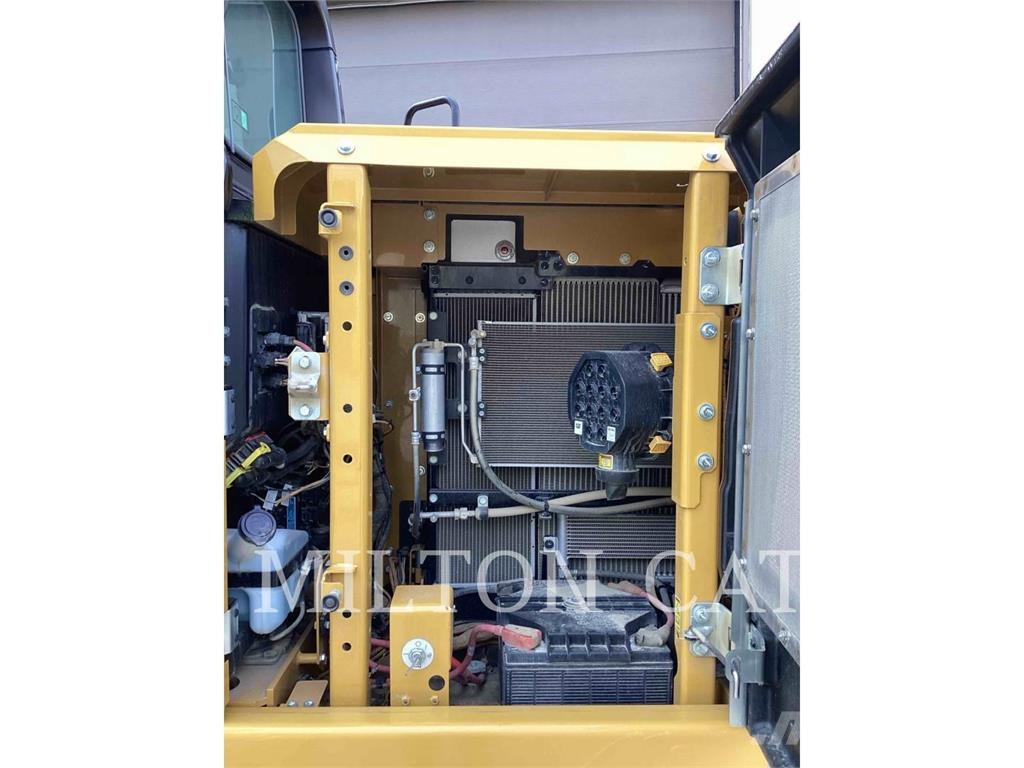 CAT 313 GC حفارات زحافة