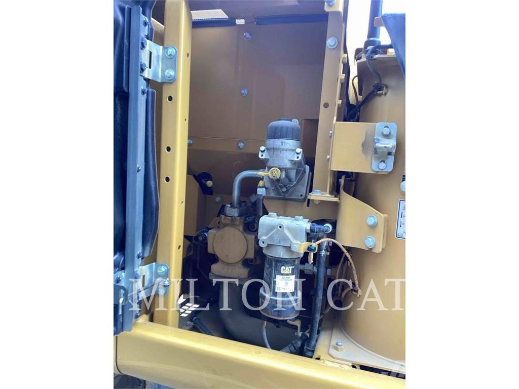 CAT 313 GC حفارات زحافة