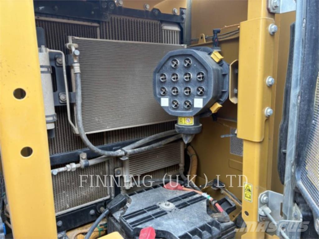 CAT 313GC حفارات زحافة