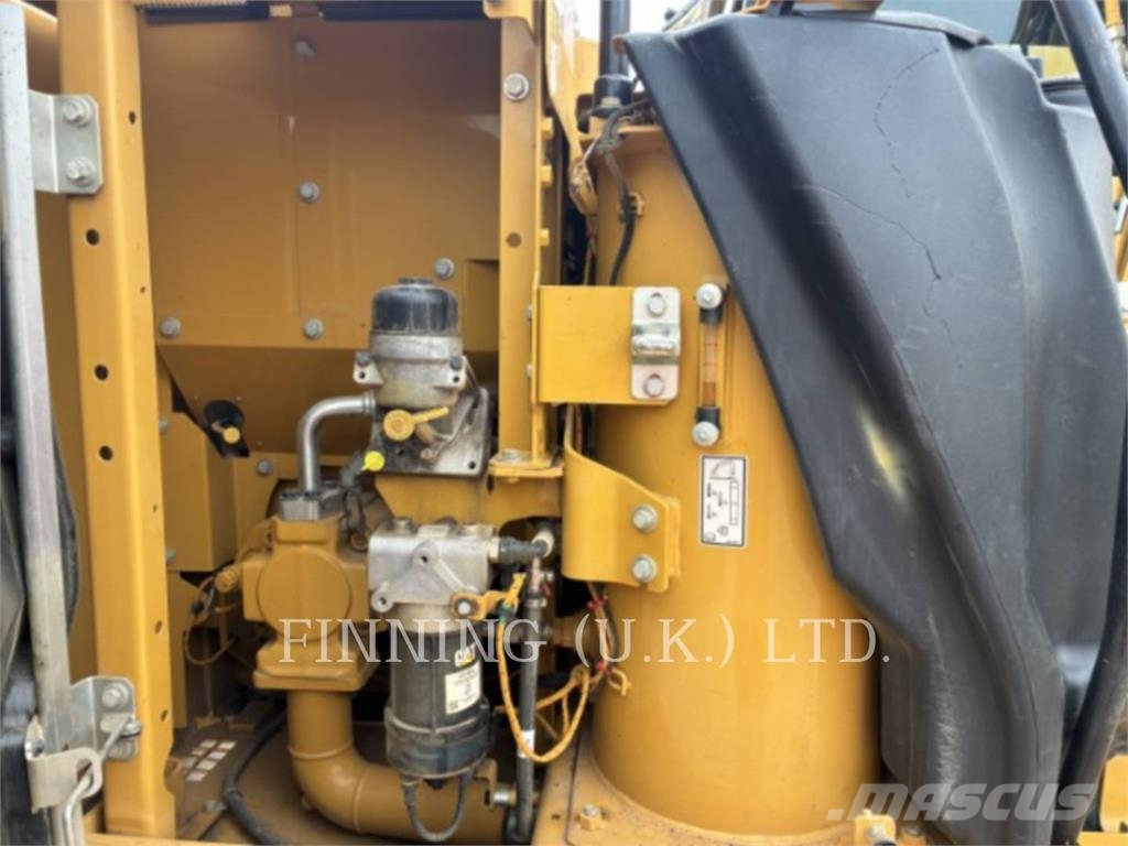 CAT 313GC حفارات زحافة