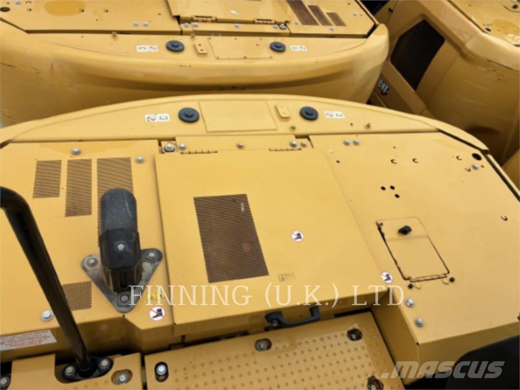 CAT 313GC حفارات زحافة