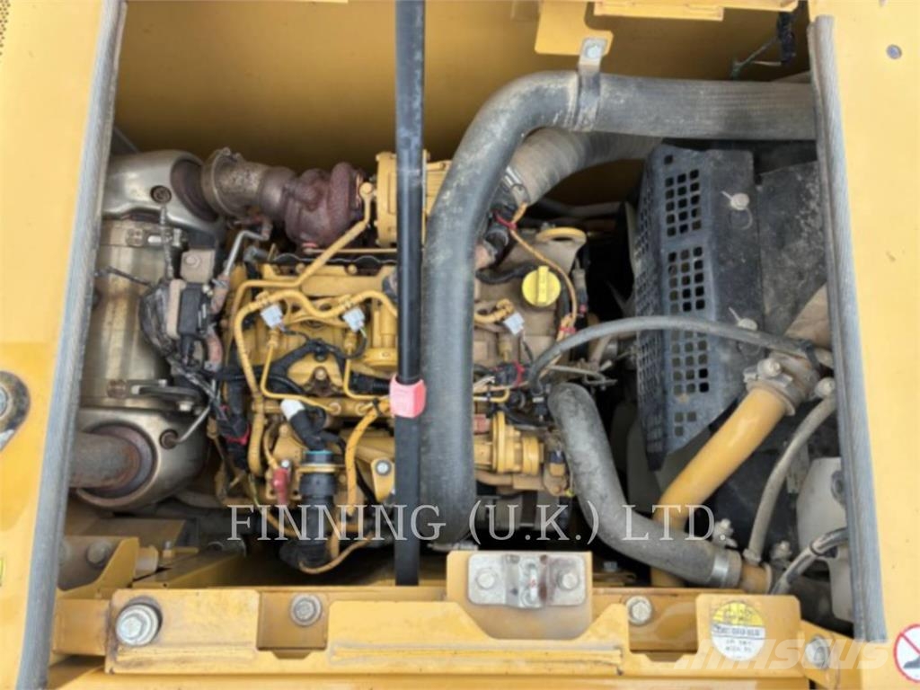CAT 313GC حفارات زحافة