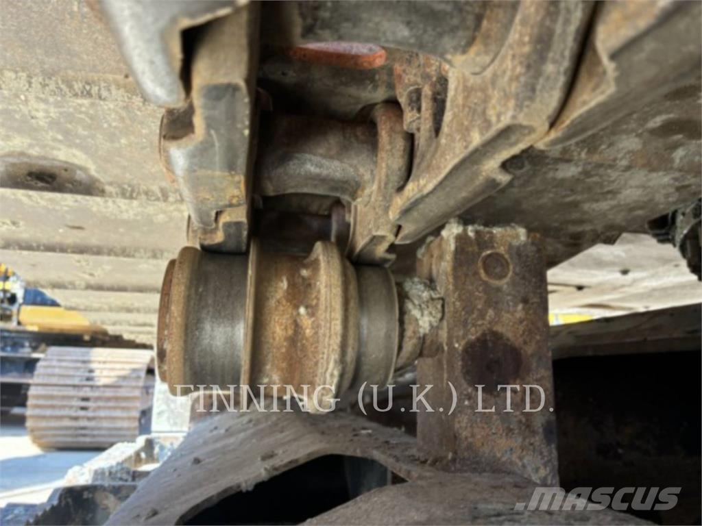 CAT 313GC حفارات زحافة