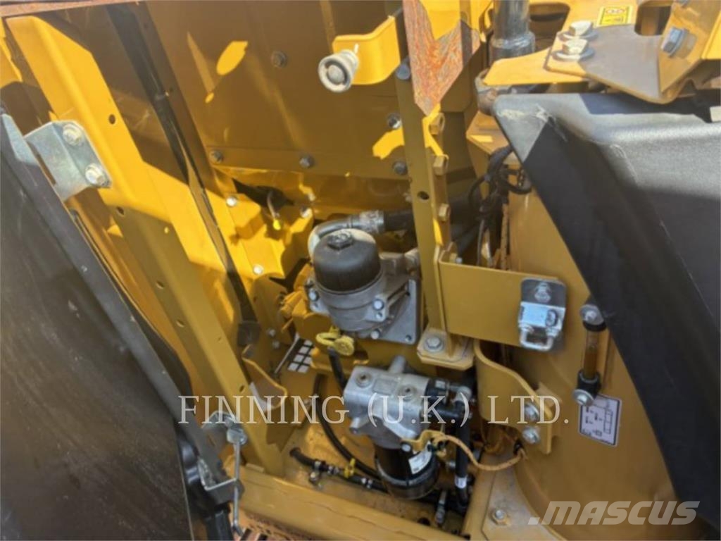 CAT 313GC حفارات زحافة