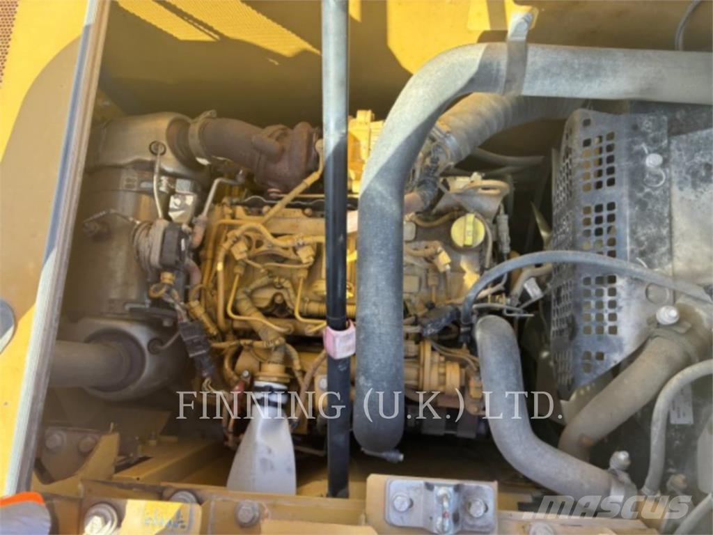 CAT 313GC حفارات زحافة