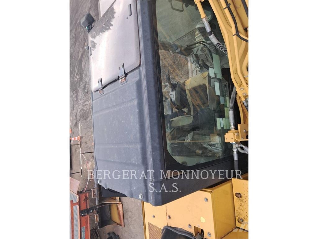 CAT 316E حفارات زحافة