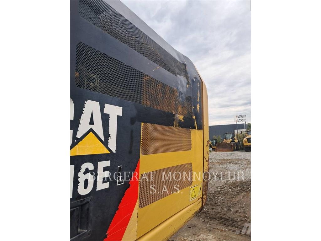 CAT 316E حفارات زحافة