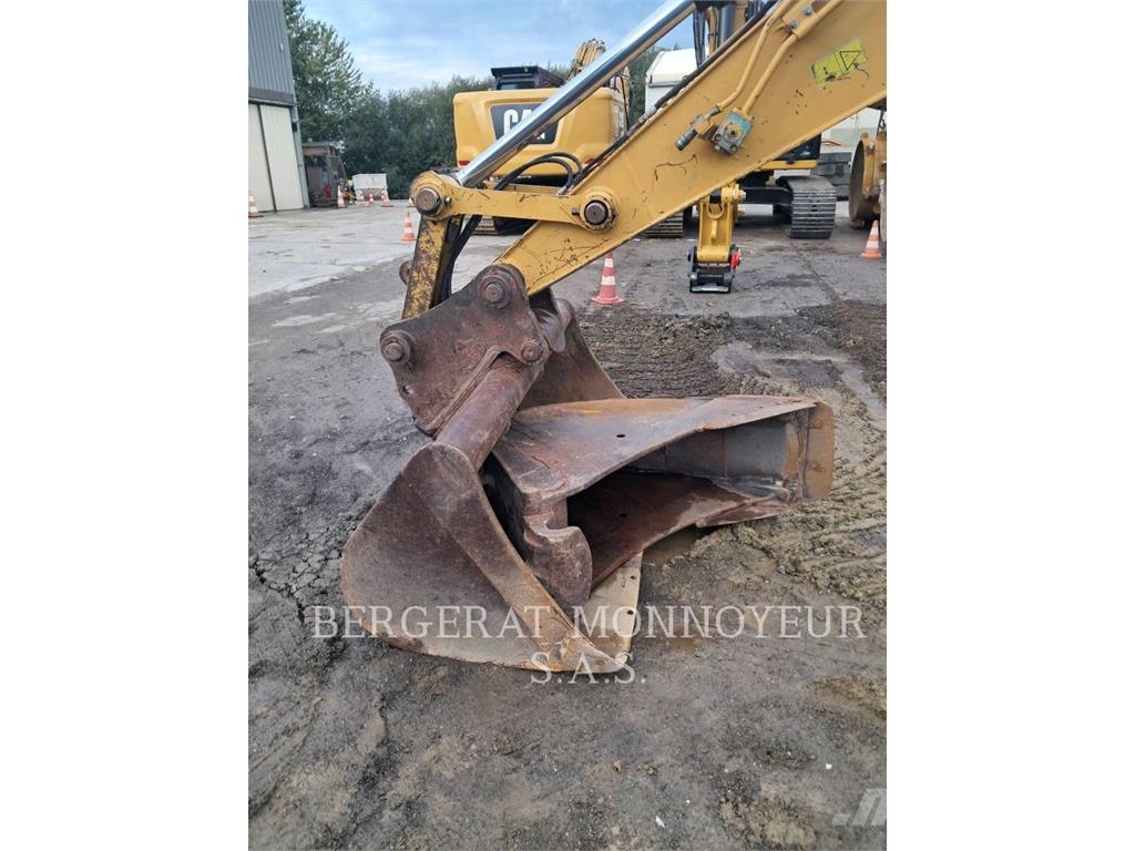CAT 316E حفارات زحافة