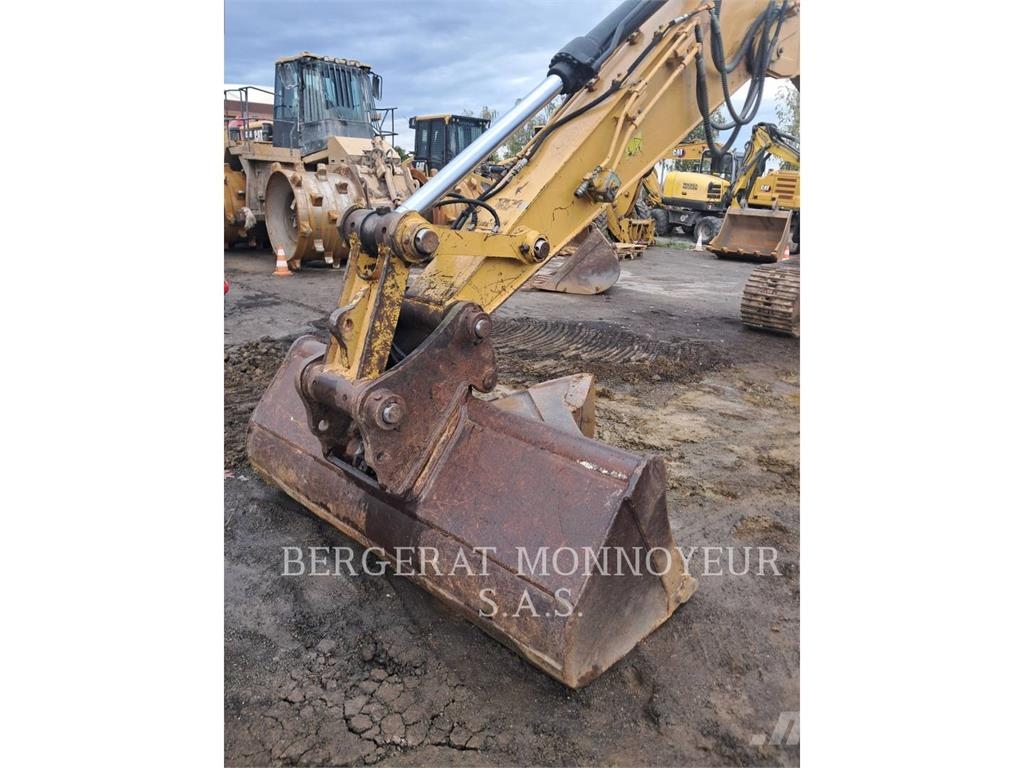 CAT 316E حفارات زحافة