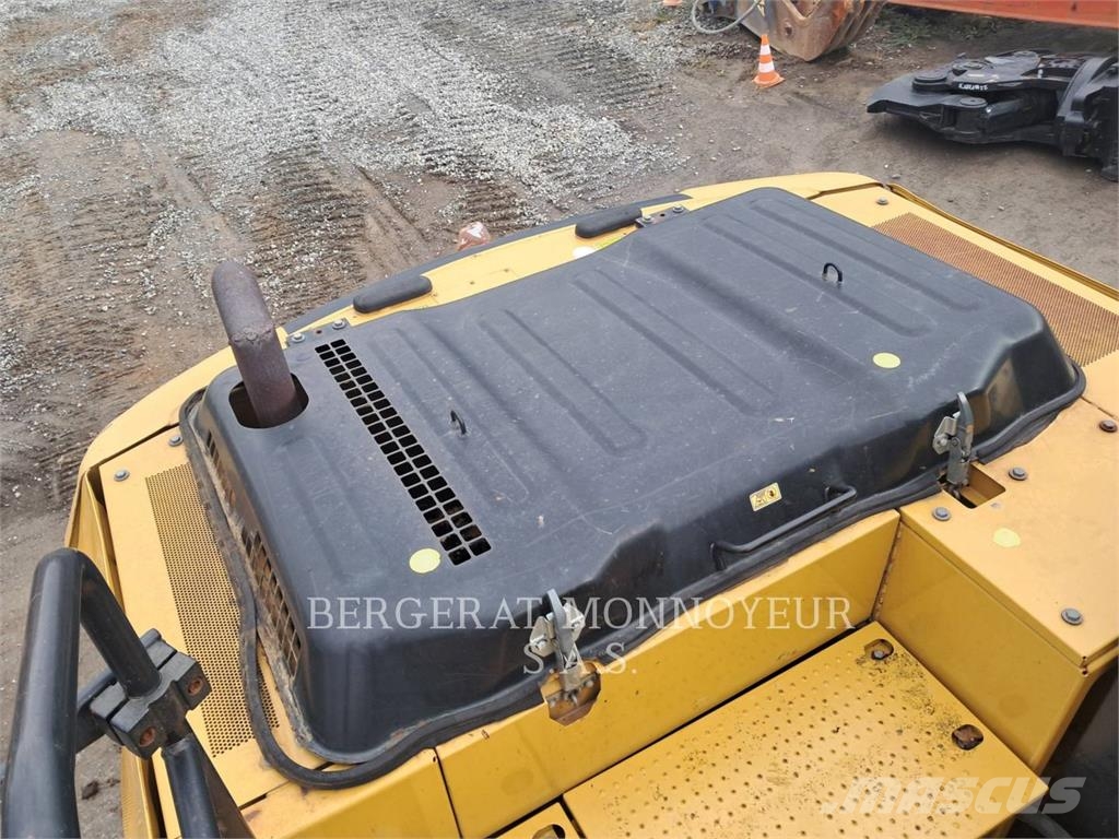 CAT 316E حفارات زحافة