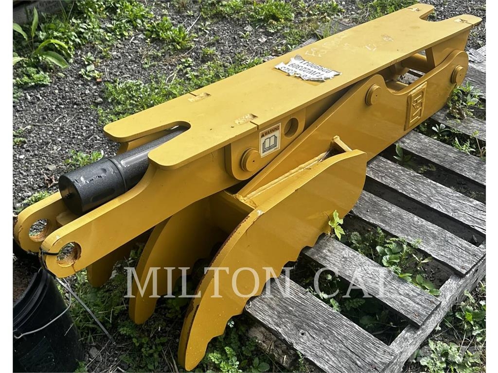 CAT 318D-319D STIFF LINK THUMB クイックヒッチ