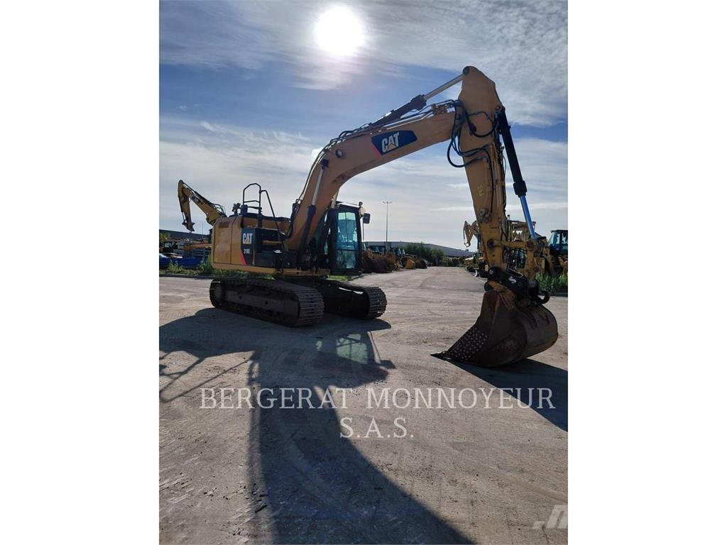 CAT 318E Pelle sur chenilles