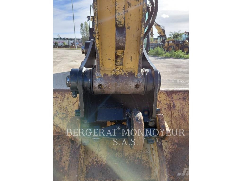 CAT 318E Pelle sur chenilles