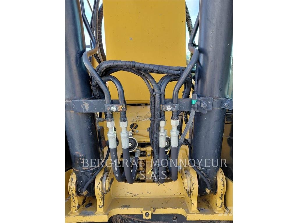 CAT 318E Pelle sur chenilles