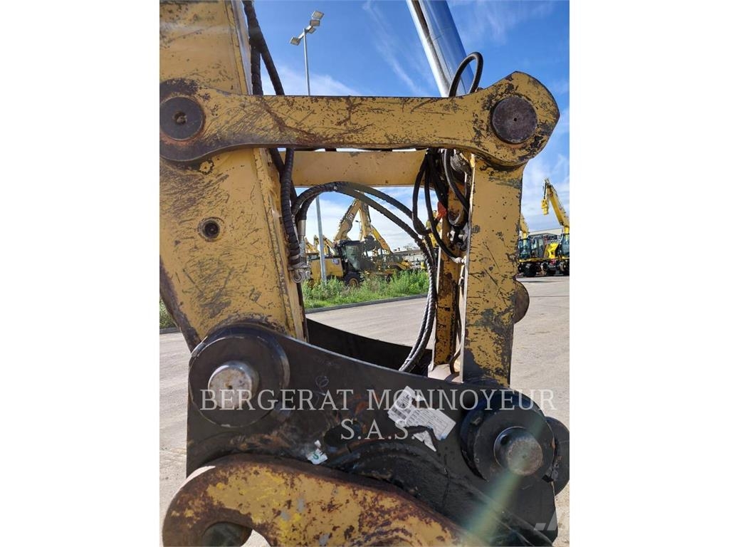 CAT 318E Pelle sur chenilles