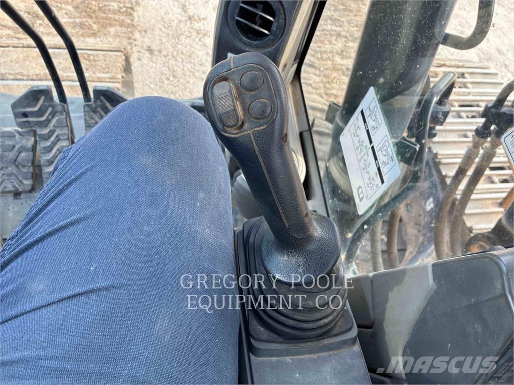 CAT 318FL حفارات زحافة
