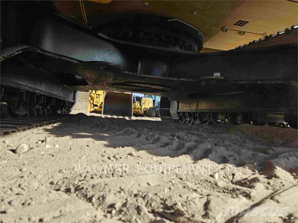 CAT 320 Crawler excavators