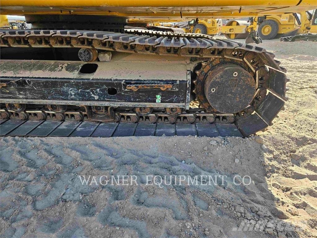 CAT 320 Crawler excavators
