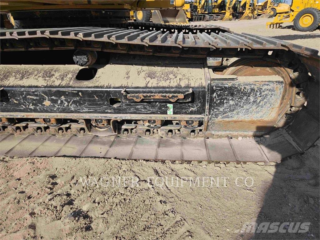 CAT 320 Crawler excavators
