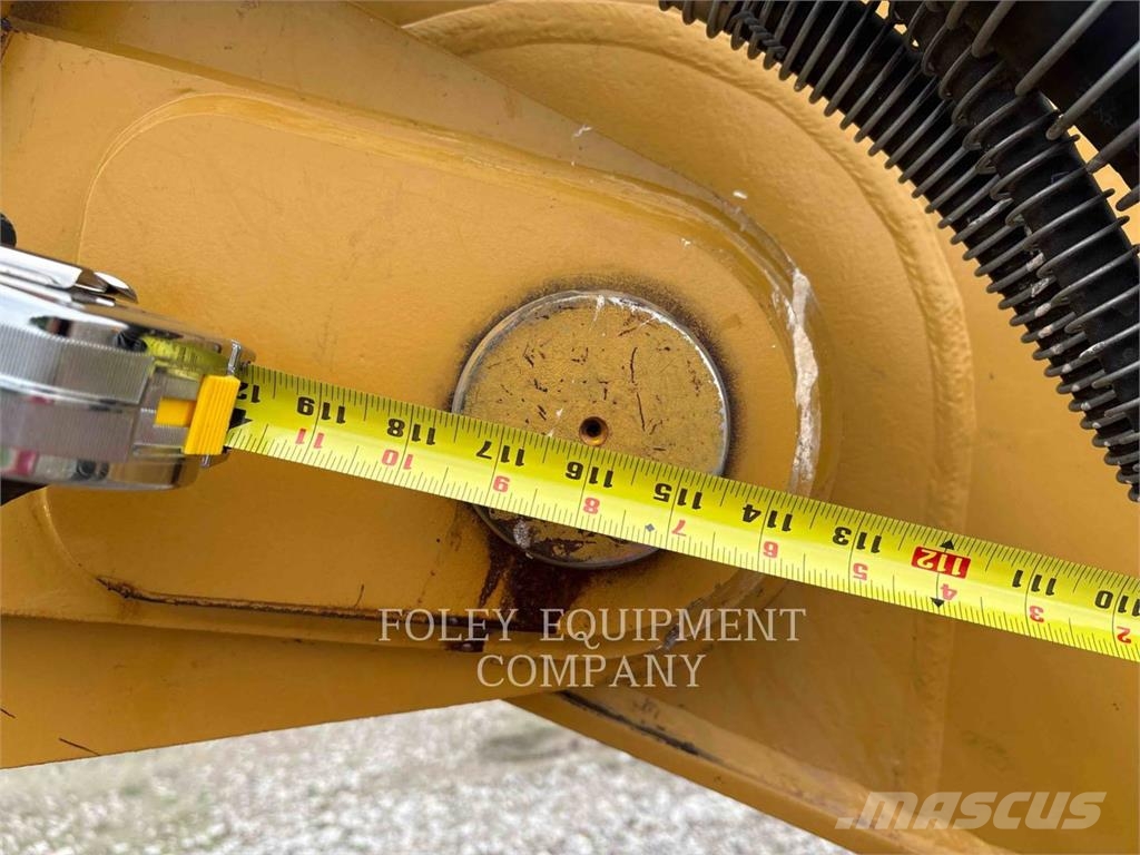 CAT 320-079X حفارات زحافة