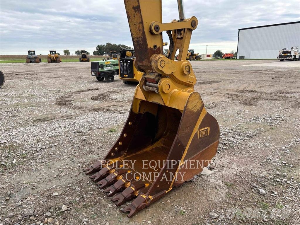 CAT 320-079X حفارات زحافة