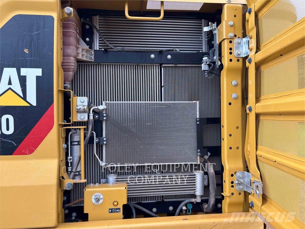 CAT 320-079X حفارات زحافة