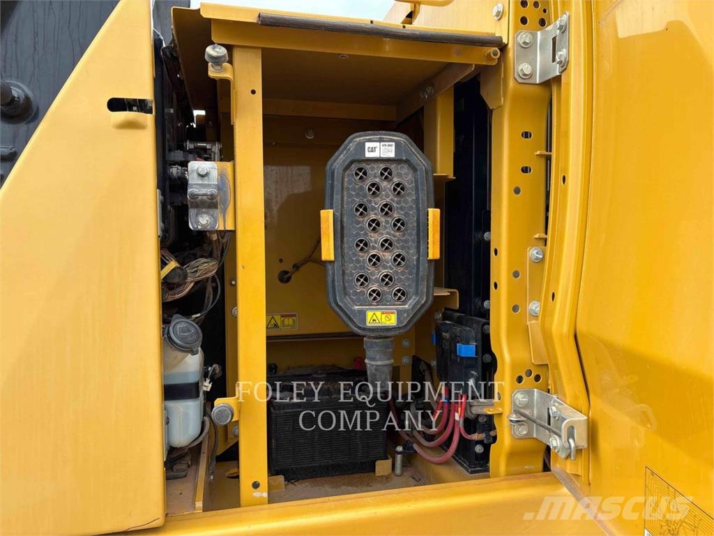 CAT 320-079X حفارات زحافة