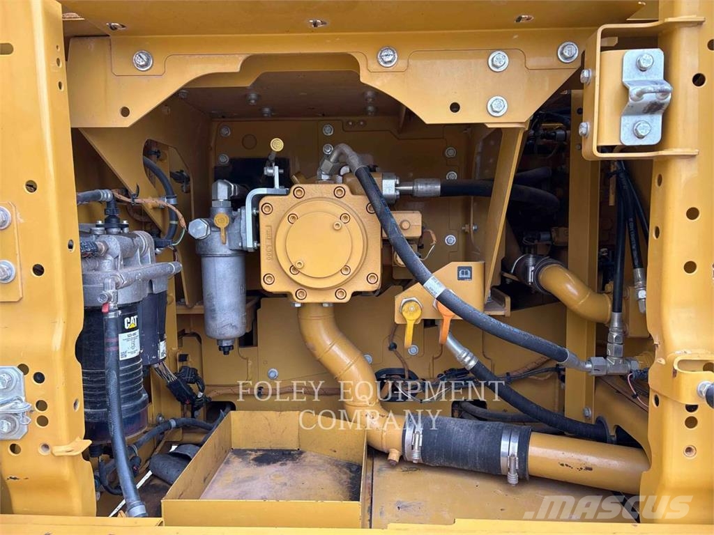 CAT 320-079X حفارات زحافة