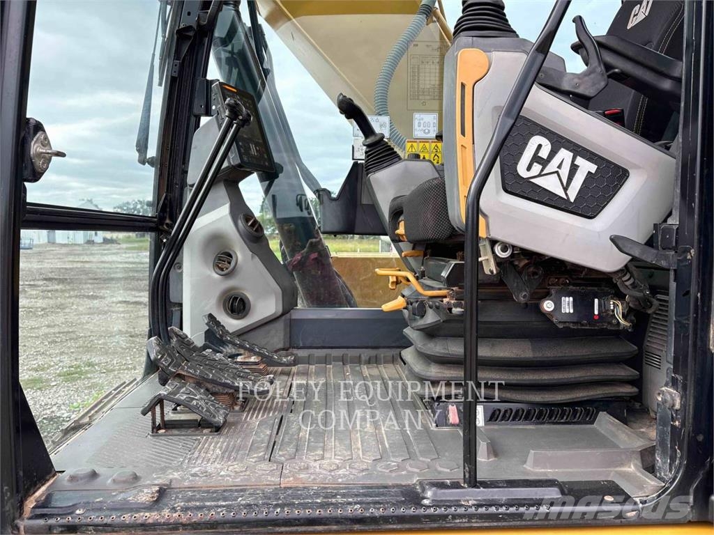 CAT 320-079X حفارات زحافة