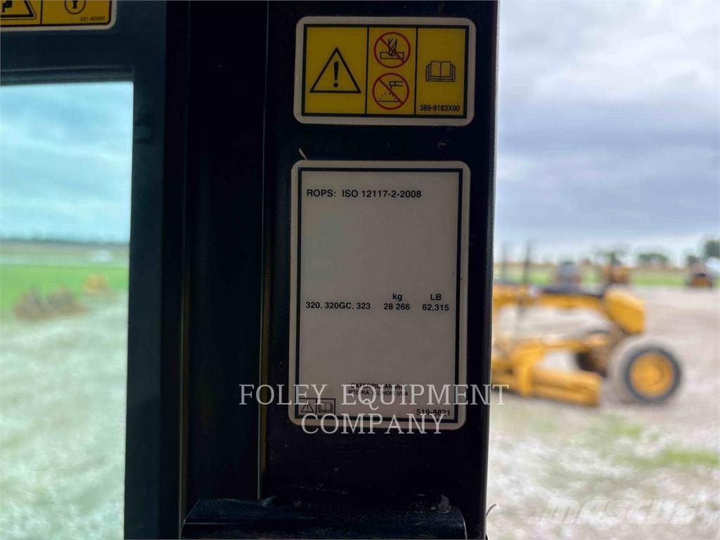 CAT 320-079X حفارات زحافة