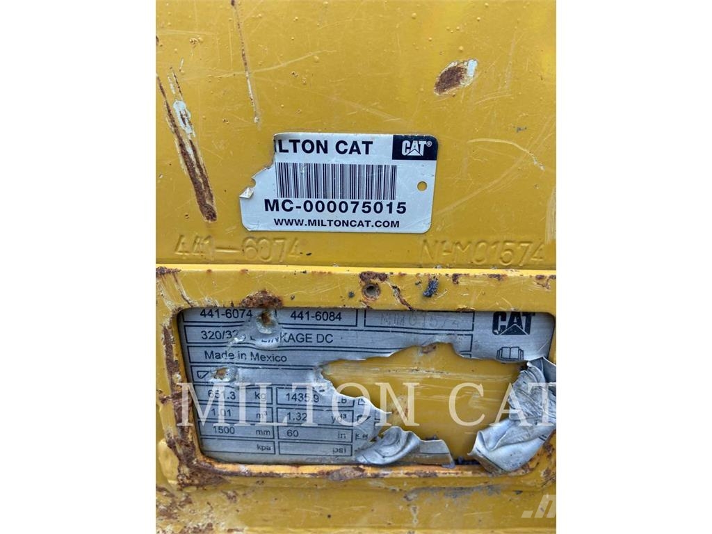 CAT 320/321 60 DC BUCKET B LINKAGE Skopor