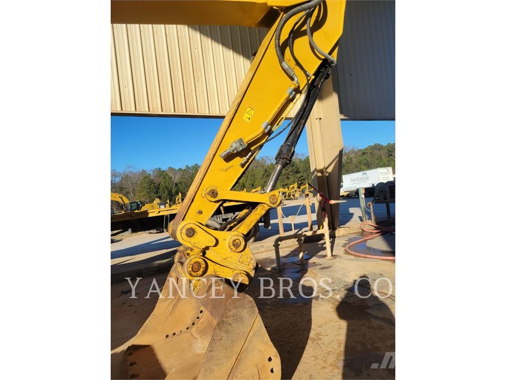 CAT 320 QC Pelle sur chenilles