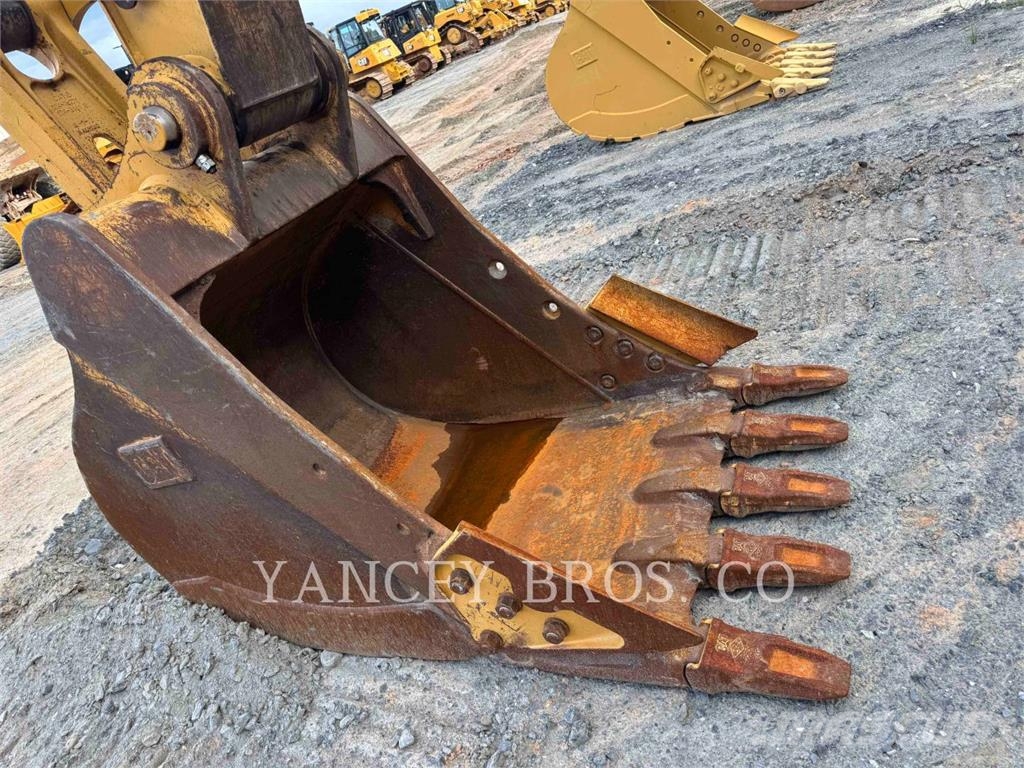 CAT 32007 Gravemaskiner på larvebånd