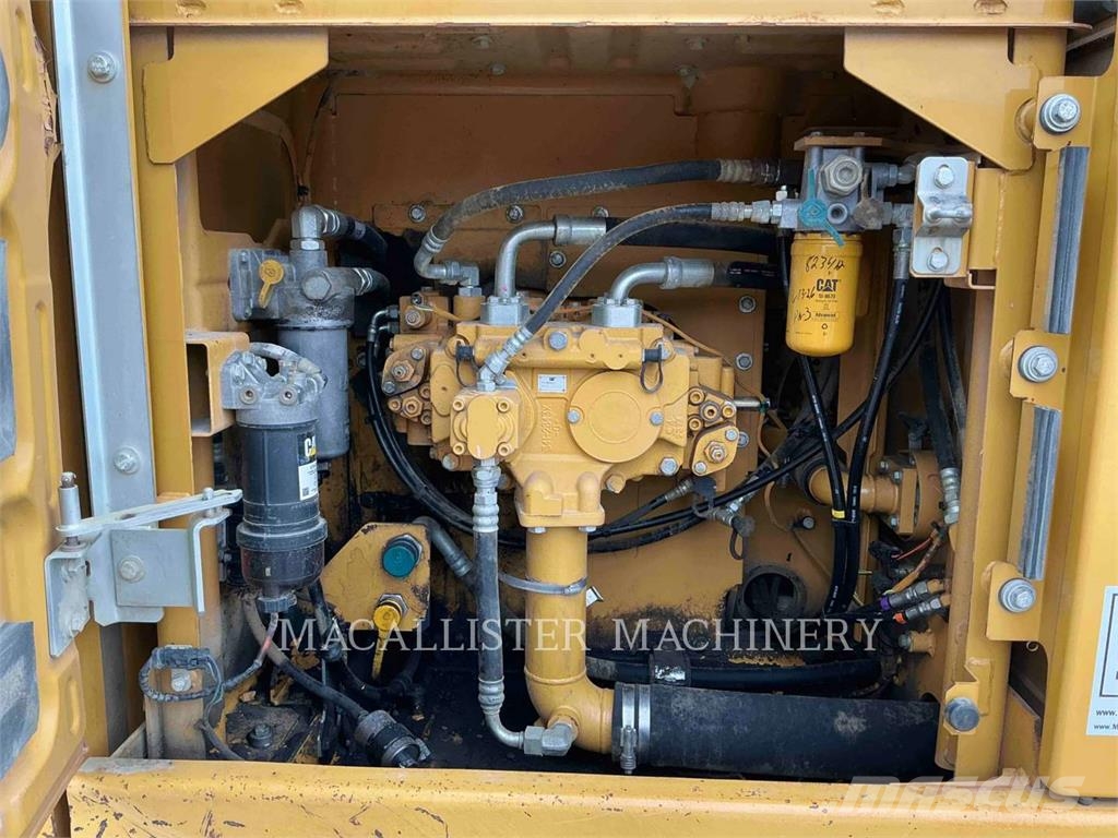 CAT 320EL حفارات زحافة