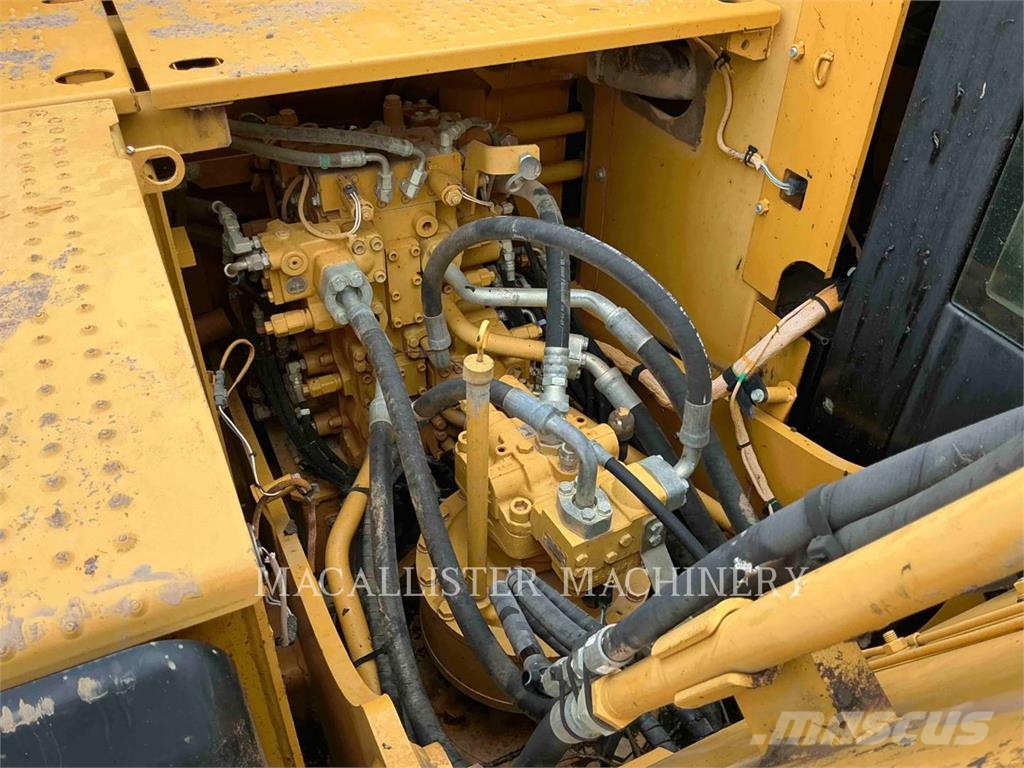 CAT 320EL حفارات زحافة