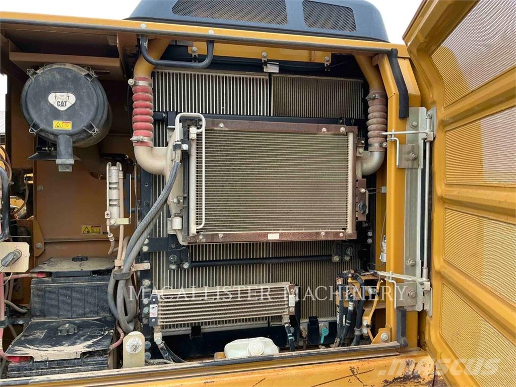 CAT 320EL حفارات زحافة