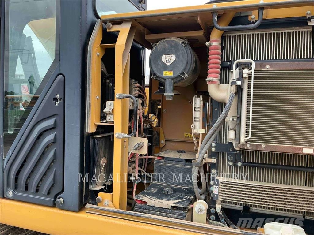 CAT 320EL حفارات زحافة