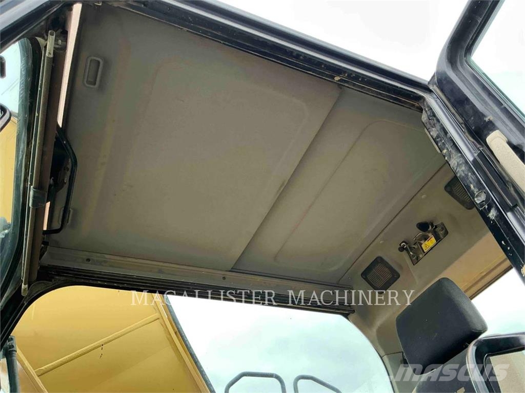 CAT 320EL حفارات زحافة