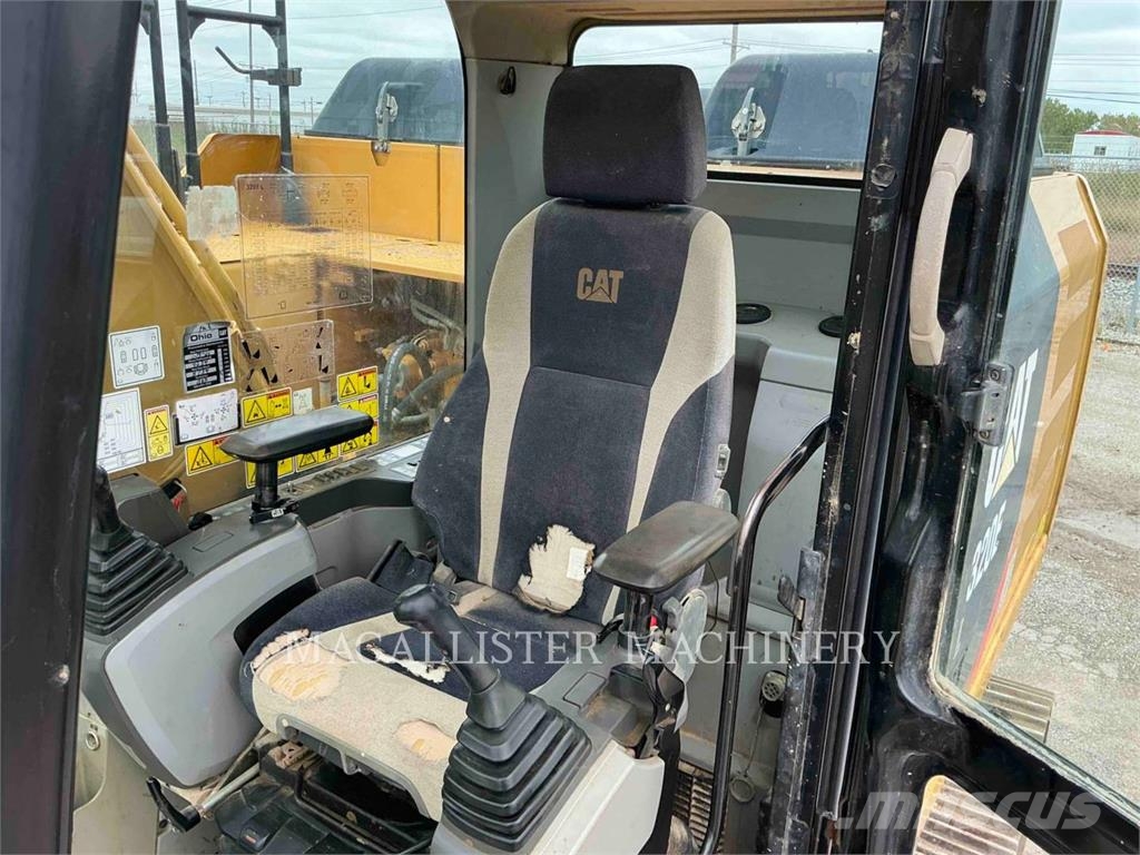 CAT 320EL حفارات زحافة