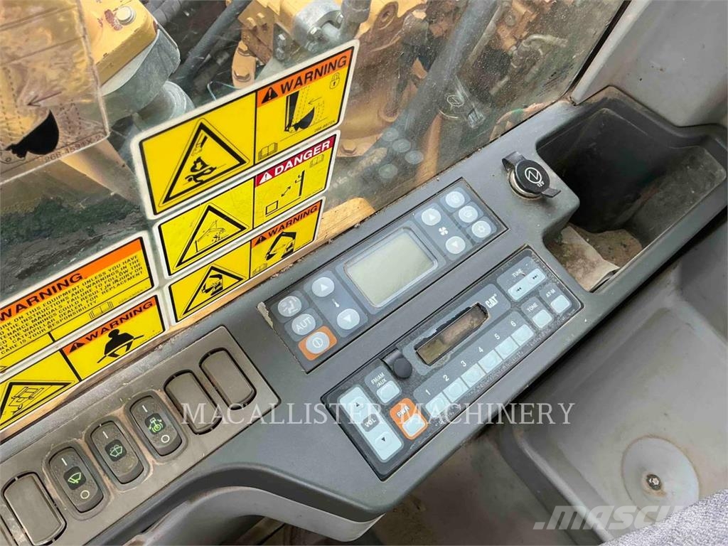 CAT 320EL حفارات زحافة