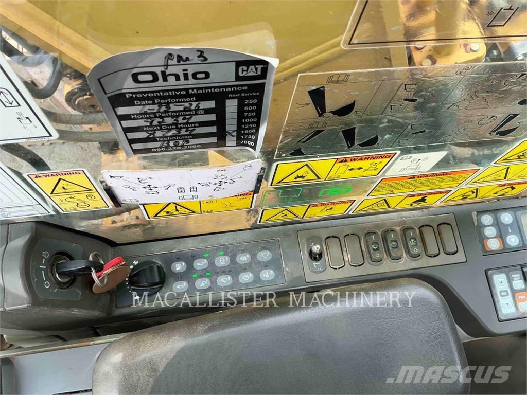 CAT 320EL حفارات زحافة