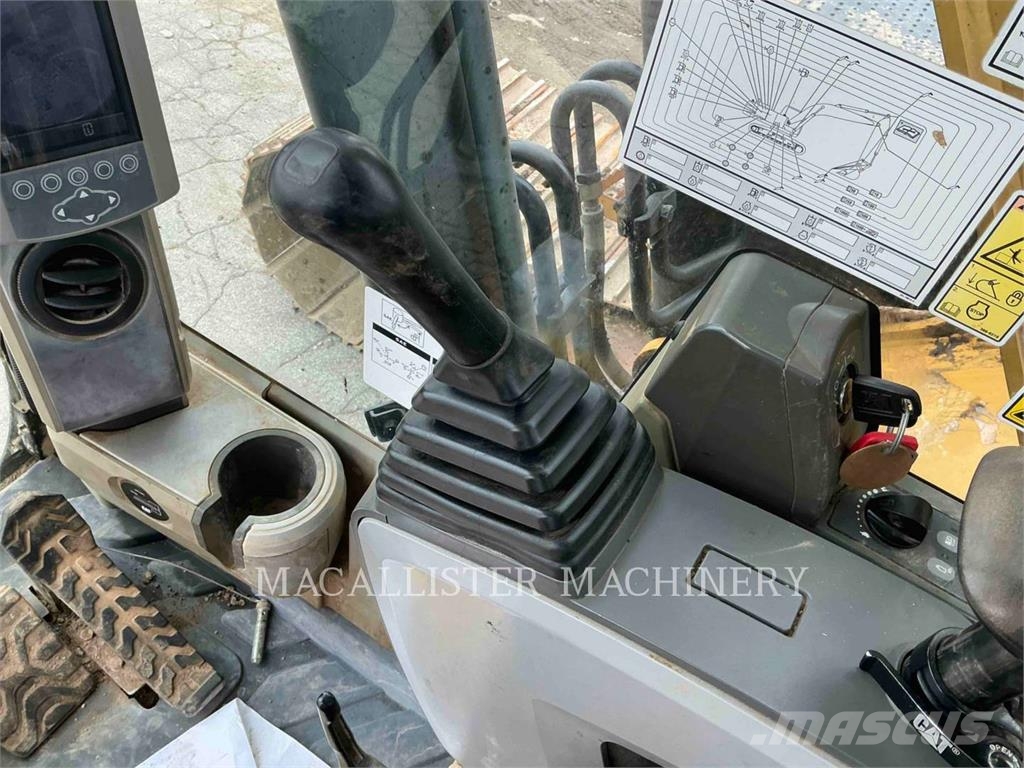 CAT 320EL حفارات زحافة